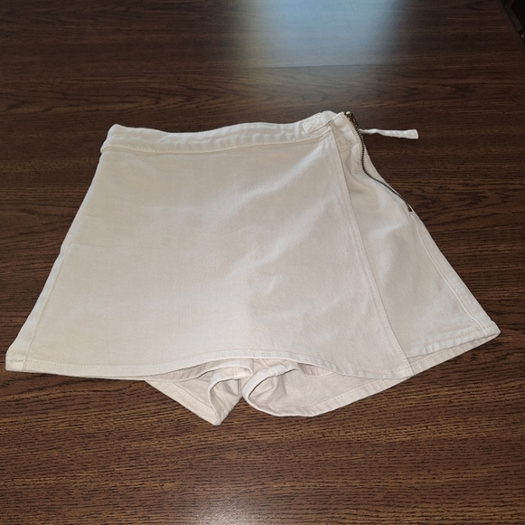 ROLLA'S Pants - EUC Rolla's Women's Cream Skort Size 2/25